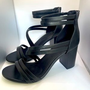 Vera Wang strappy block heel